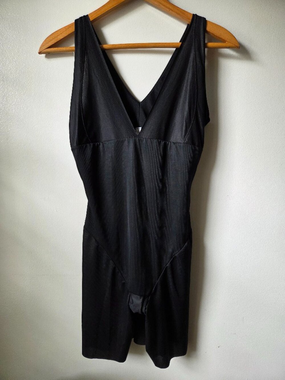 LIKE NEW FLEXEES BLACK V NECK SHAPEWEAR SIZE XXL